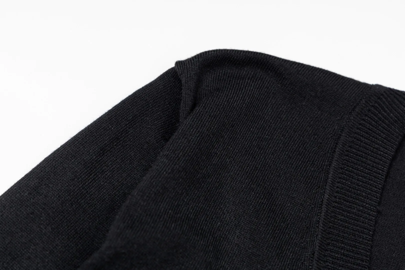 VIVI198# vivienne west wood 25FW new Tokyo red label cardigan, classic and versatile, looks taller and slimmer Size: 1 size (85-110 catties) 2 size (110-130 catties) 3 size (130-150 catties) Color: Gray Apricot Black